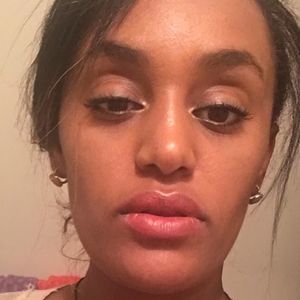 Meet your Posher, Selena